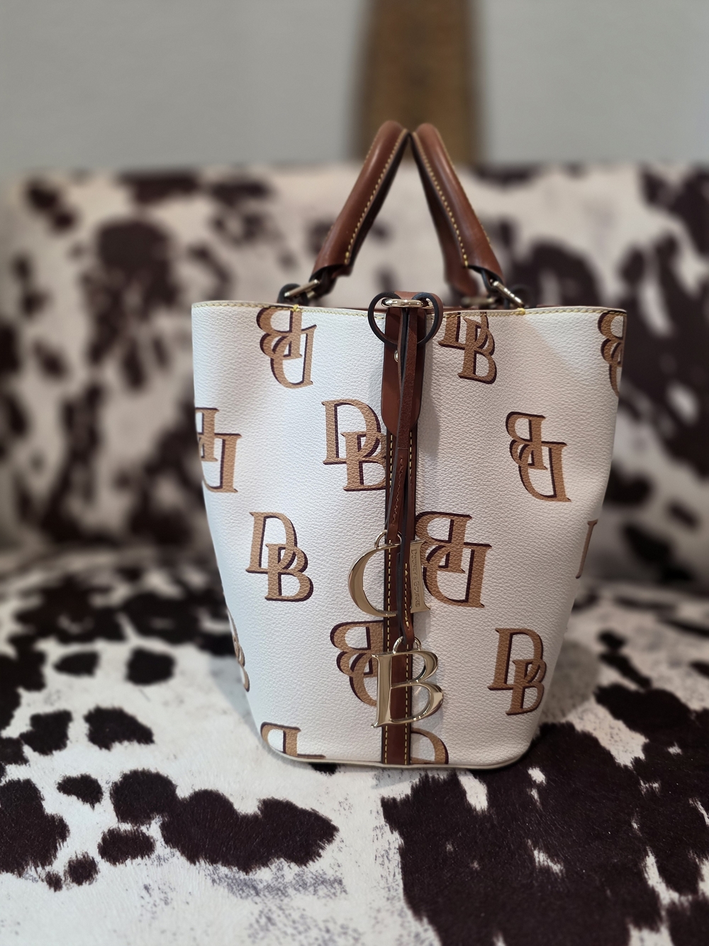Dooney & Bourke White Satchel with Tan DB Monogram - Picture 2 of 7